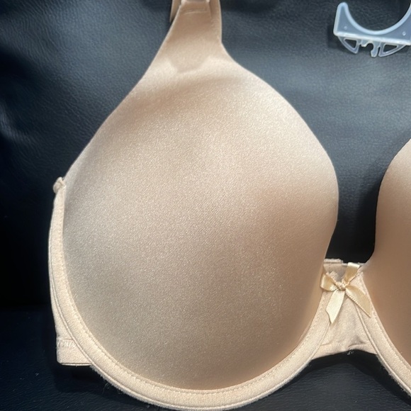 Bras - Picture 3 of 10